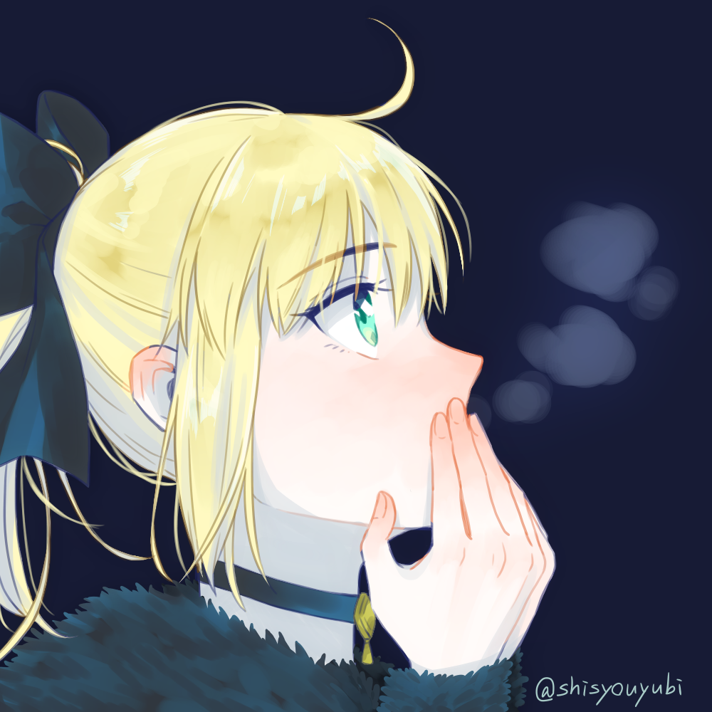 1girl ahoge artoria_pendragon_(all) black_bow blonde_hair blue_background bow choker covering_mouth fate/unlimited_codes fate_(series) from_side green_eyes hair_bow hand_over_own_mouth karakuri2357 long_sleeves portrait profile saber_lily shiny shiny_hair short_hair simple_background solo twitter_username