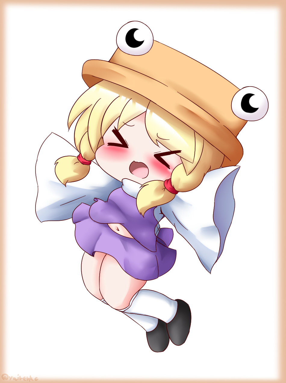 &gt;_&lt; 1girl arms_up black_footwear blonde_hair blush border brown_border brown_headwear chibi commentary hair_ribbon hat high_collar highres jumping kneehighs midriff_peek miniskirt moriya_suwako navel open_mouth outstretched_arms purple_skirt purple_vest ribbon short_hair sidelocks simple_background skirt sleeves_past_fingers sleeves_past_wrists solo spread_arms touhou twitter_username vest white_background white_legwear yairenko