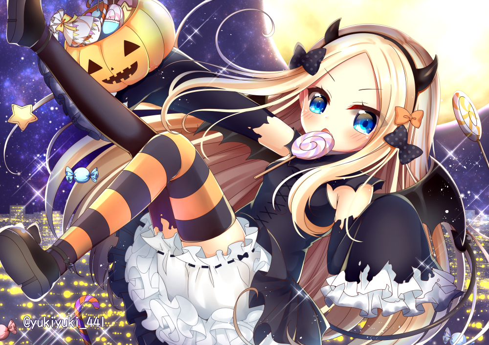1girl abigail_williams_(fate/grand_order) bangs black_bow black_dress black_footwear black_hairband black_legwear black_sleeves blonde_hair bloomers blush bow candy candy_wrapper cityscape commentary demon_girl demon_horns demon_tail detached_sleeves dress eyebrows_visible_through_hair fake_horns fate/grand_order fate_(series) food forehead full_moon hairband halloween halloween_basket horns knee_up leg_up lollipop long_sleeves looking_at_viewer mismatched_legwear moon night night_sky open_mouth orange_bow outdoors parted_bangs polka_dot polka_dot_bow shoe_soles shoes sky sleeveless sleeveless_dress sleeves_past_fingers sleeves_past_wrists solo star star_(sky) starry_sky striped striped_legwear swirl_lollipop tail thigh-highs torn_clothes torn_sleeves twitter_username underwear v-shaped_eyebrows white_bloomers yukiyuki_441