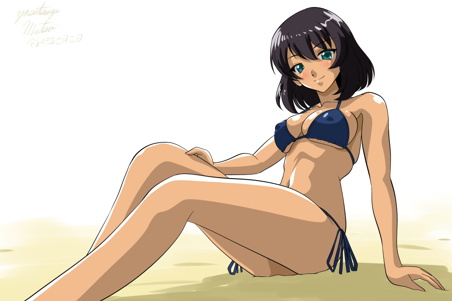 1girl actas_(studio) artist_name bikini black_bikini black_hair blush breasts closed_mouth collarbone covered_nipples eyebrows_visible_through_hair girls_und_panzer green_eyes hoshino_(girls_und_panzer) large_breasts looking_at_viewer matsui_yasutsugu media_factory navel shiny shiny_hair shiny_skin short_hair side-tie_bikini simple_background sitting smile solo swimsuit swimwear white_background