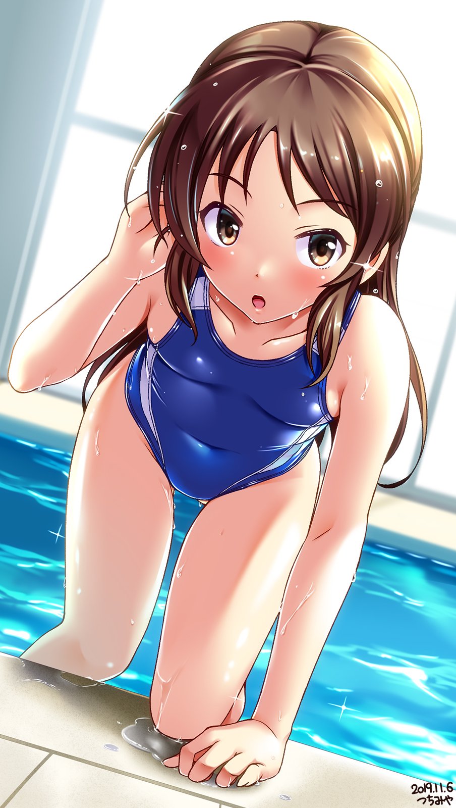 1girl artist_name blue_swimsuit bow breasts brown_eyes brown_hair collarbone competition_swimsuit covered_navel cowboy_shot dated eyebrows_visible_through_hair hair_bow highleg highleg_swimsuit highres idolmaster idolmaster_cinderella_girls indoors one-piece_swimsuit pool pool_ladder poolside rei_no_pool skindentation small_breasts solo sunlight swimsuit tachibana_arisu tsuchimiya wet wet_clothes wet_swimsuit window