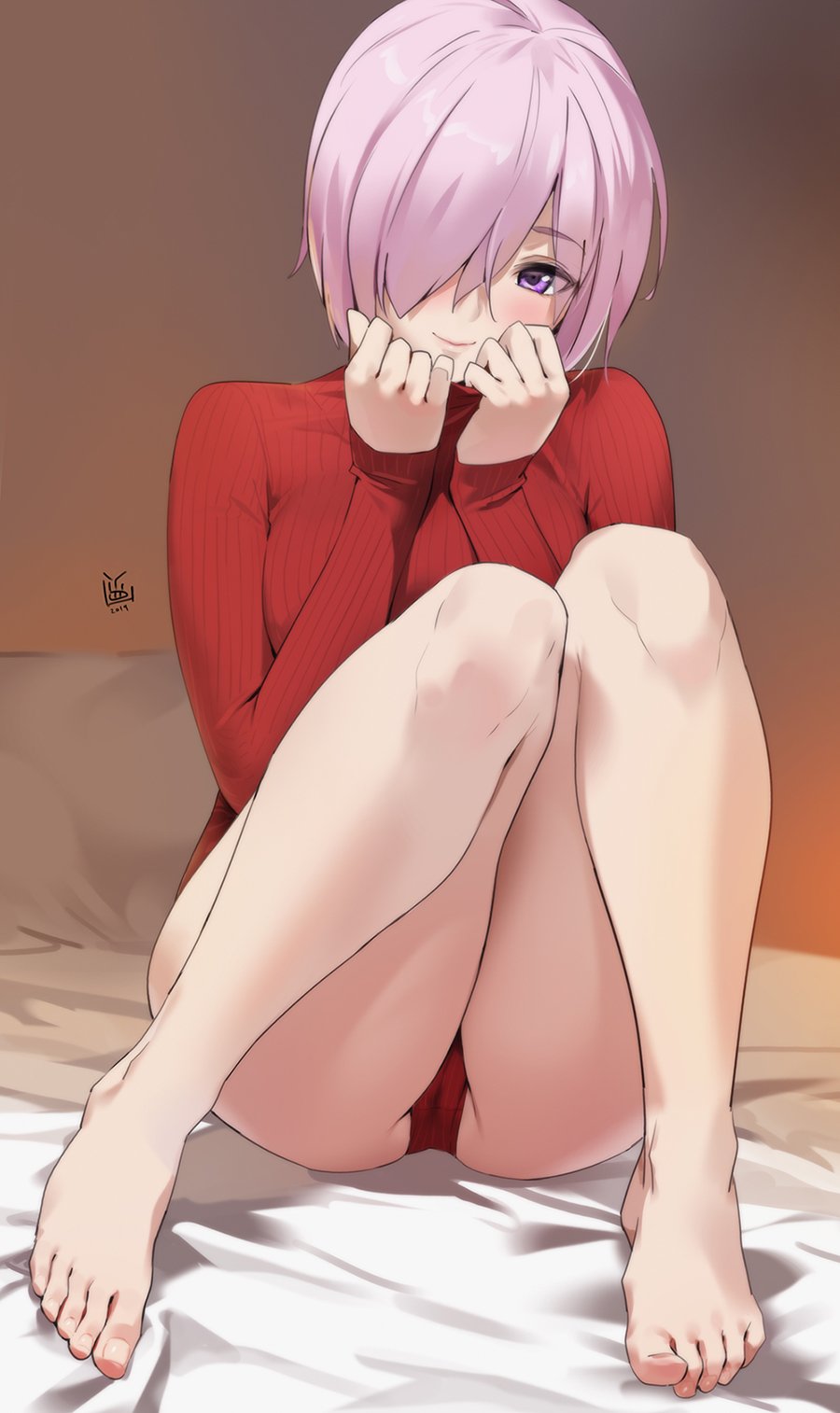 1girl barefoot blush breasts closed_mouth fate/grand_order fate_(series) feet hair_over_one_eye highres knees_up large_breasts lavender_hair legs leotard long_sleeves looking_at_viewer mash_kyrielight red_leotard short_hair sitting smile solo toes violet_eyes yang-do
