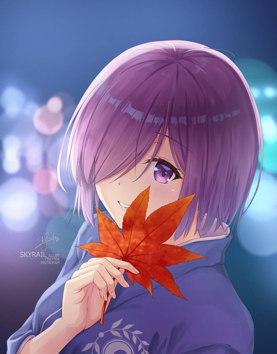 1girl artist_name autumn_leaves blurry blurry_background blush breasts commentary eyebrows_visible_through_hair fate/grand_order fate_(series) hair_over_one_eye highres holding japanese_clothes kimono looking_at_viewer mash_kyrielight medium_breasts purple_kimono short_hair skyrail smile solo violet_eyes yukata