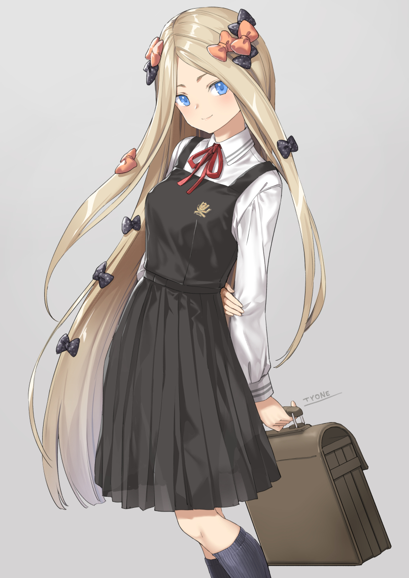 1girl abigail_williams_(fate/grand_order) alternate_costume artist_name bangs black_bow black_dress blonde_hair blue_eyes blush bow breasts closed_mouth collared_shirt commentary_request dress fate/grand_order fate_(series) grey_background hair_bow holding long_hair long_sleeves looking_at_viewer neck_ribbon orange_bow parted_bangs pleated_dress red_ribbon ribbon school_briefcase school_uniform shirt signature simple_background sleeveless sleeveless_dress small_breasts smile solo tyone very_long_hair white_shirt