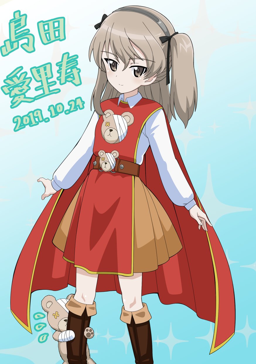 1girl animal_print anlucea anlucea_(cosplay) bandages bangs bear_print belt black_footwear black_ribbon blue_background boko_(girls_und_panzer) boots brown_belt brown_eyes cape character_name closed_mouth collared_shirt commentary cosplay dated dragon_quest dragon_quest_x dress eyebrows_visible_through_hair flying_sweatdrops girls_und_panzer gradient gradient_background hair_ribbon highres knee_boots light_brown_hair long_hair long_sleeves looking_at_viewer medium_dress musketeer nao_(nao_puku777) one_side_up print_dress red_cape red_dress ribbon shimada_arisu shirt smile solo sparkle standing stuffed_animal stuffed_toy teddy_bear translated white_shirt