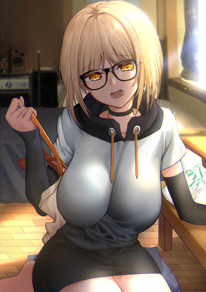 1girl barefoot black_choker black_skirt blonde_hair breasts brown_eyes choker commentary_request detached_sleeves highres large_breasts long_hair open_mouth original short_hair skirt smile solo stereo sunlight thighs xiujia_yihuizi