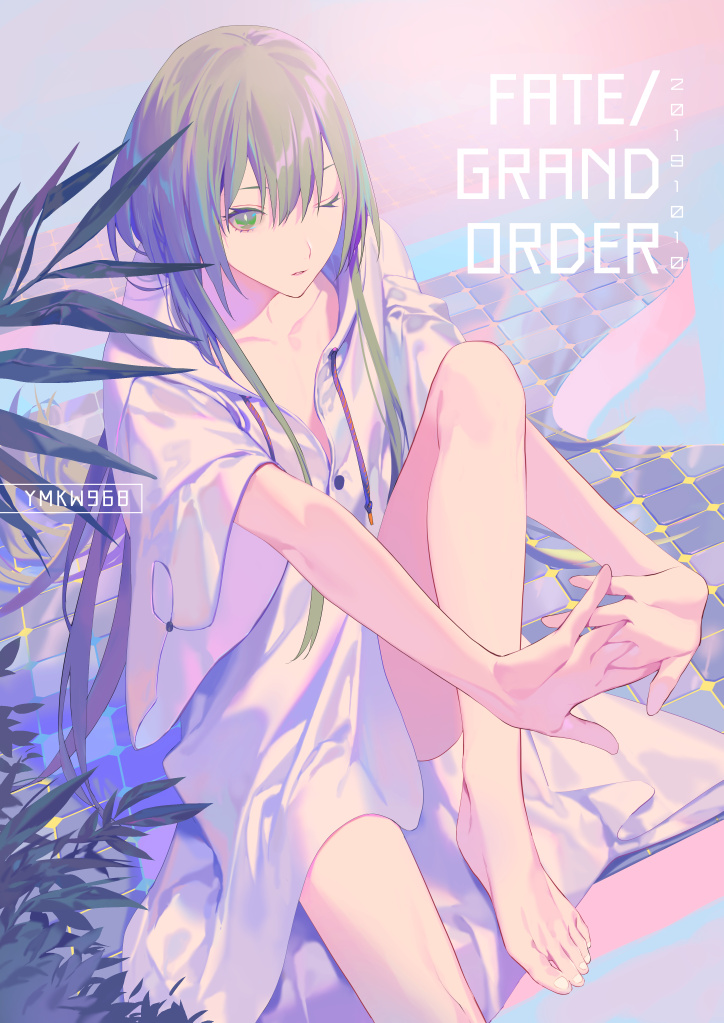 1other androgynous artist_name bangs bare_legs barefoot collarbone commentary_request copyright_name dated enkidu_(fate/strange_fake) fate/grand_order fate_(series) fingers_together flat_chest from_above green_eyes green_hair hair_between_eyes hands_clasped interlocked_fingers knee_up light_green_hair long_hair looking_at_viewer one_eye_closed otoko_no_ko own_hands_together plant robe shiny shiny_hair sidelocks sitting toes toga unbuttoned white_robe wide_sleeves yamakawa