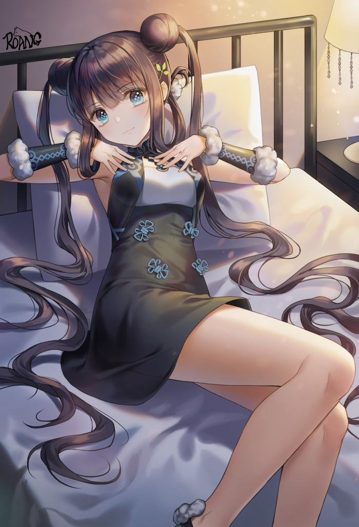 1girl arm_warmers armpits artist_name bare_legs bed black_dress black_hair blue_eyes breasts double_bun dress fate/grand_order fate_(series) lampshade long_hair looking_at_viewer medium_breasts on_bed pillow reclining roang sleeveless sleeveless_dress solo thighs twintails very_long_hair yang_guifei_(fate/grand_order)