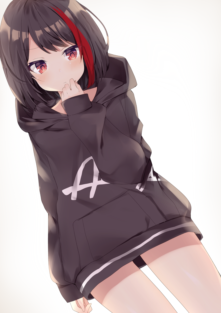 1girl arm_at_side bang_dream! bangs black_hair black_hoodie blush closed_mouth clothes_writing eyebrows_visible_through_hair grey_background hand_up highres hood hood_down hoodie komomo_(ptkrx) long_sleeves looking_at_viewer mitake_ran multicolored_hair red_eyes redhead short_hair simple_background sleeves_past_wrists solo standing streaked_hair thighs two-tone_hair