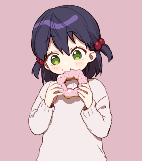 1girl bangs black_hair blush brown_background commentary_request doughnut eating eyebrows_visible_through_hair food food_on_face genderswap genderswap_(mtf) green_eyes hair_between_eyes hair_bobbles hair_ornament holding holding_food kenmochi_touya long_sleeves nijisanji shirt simple_background solo two_side_up upper_body virtual_youtuber white_shirt yamabukiiro younger