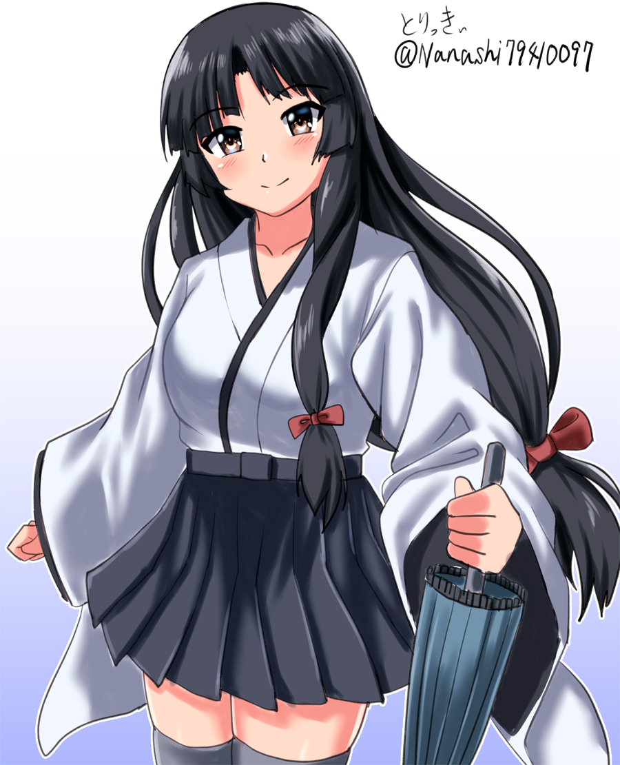 1girl black_hair black_skirt brown_eyes closed_umbrella commentary_request gradient gradient_background grey_legwear japanese_clothes kantai_collection long_hair looking_at_viewer low-tied_long_hair pleated_skirt shouhou_(kantai_collection) skirt smile solo standing thigh-highs twitter_username umbrella white_background zanntetu