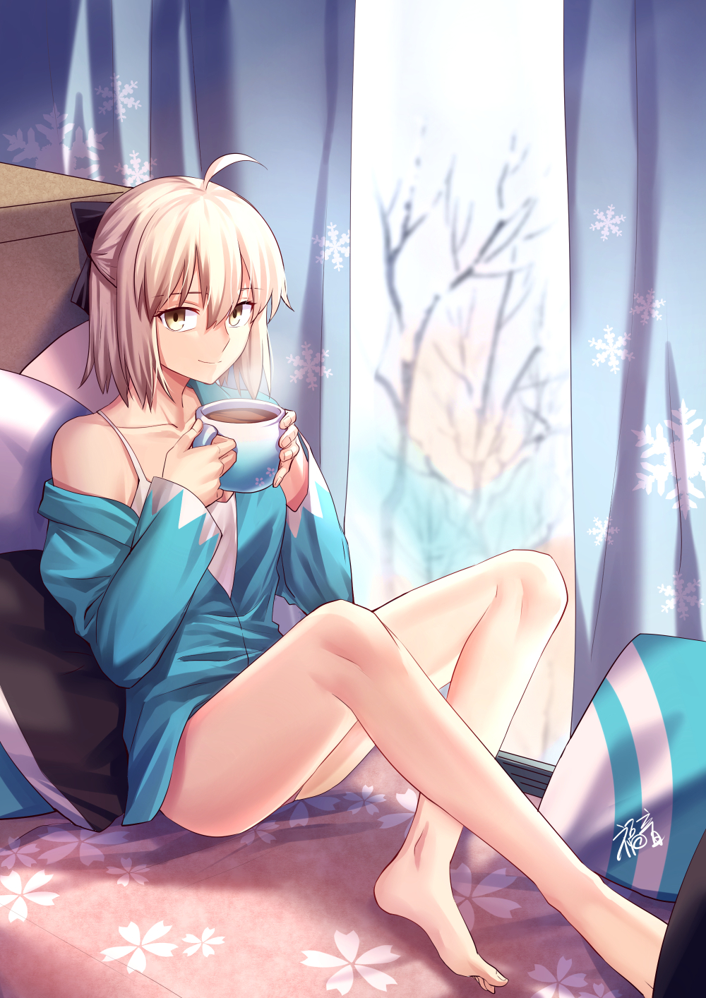 1girl ahoge aqua_shirt bangs bare_shoulders barefoot black_bow blonde_hair bow breasts closed_mouth coffee coffee_mug cup curtains fate/grand_order fate_(series) feet gogatsu_fukuin hair_between_eyes hair_bow half_updo highres koha-ace legs long_sleeves looking_at_viewer medium_breasts mug off_shoulder okita_souji_(fate) okita_souji_(fate)_(all) pillow shirt short_hair sitting smile snowflake_print solo white_camisole window yellow_eyes