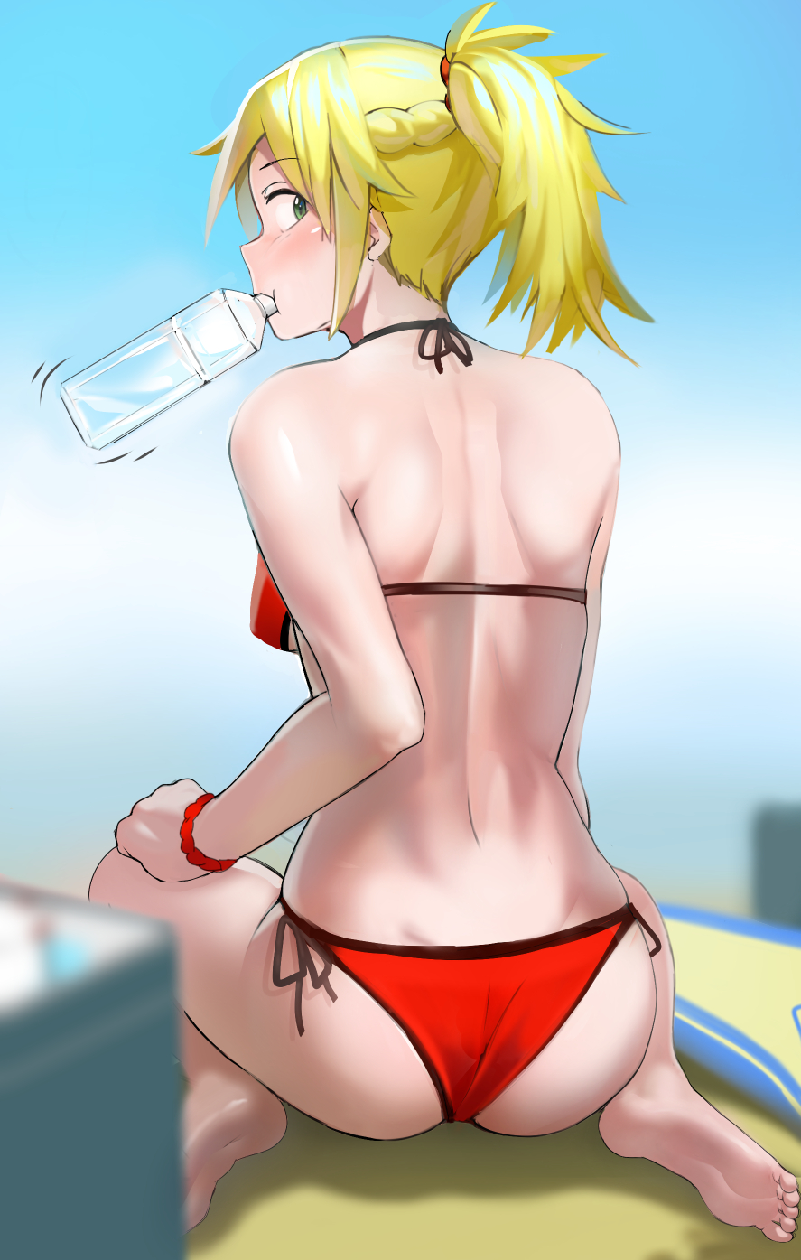 1girl ass ayakumo bikini blonde_hair blue_eyes blush fate/apocrypha fate/grand_order fate_(series) from_behind hair_ornament hair_scrunchie highres long_hair looking_at_viewer looking_back mordred_(fate) mordred_(fate)_(all) mordred_(swimsuit_rider)_(fate) red_bikini red_scrunchie scrunchie shiny shiny_hair shiny_skin short_hair side-tie_bikini sitting soles swimsuit