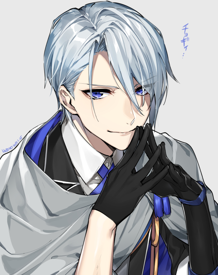 1boy artist_name black_gloves blue_eyes cape gloves grey_background hands_together hebino_rai male_focus necktie smile touken_ranbu upper_body white_hair yamanbagiri_chougi