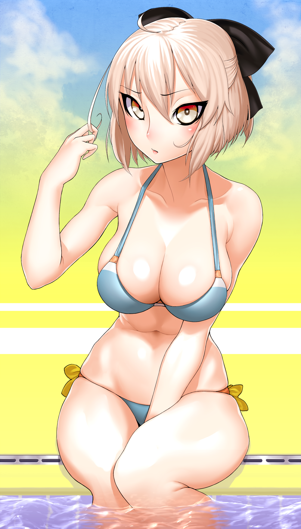 1girl ahoge bow breasts closed_mouth commentary_request fate/grand_order fate_(series) gishu hair_bow highres koha-ace large_breasts looking_at_viewer okita_souji okita_souji_(fate) okita_souji_(fate)_(all) short_hair solo yellow_eyes