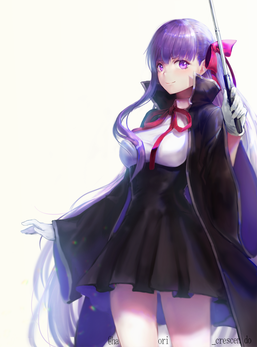 1girl bangs bb_(fate)_(all) bb_(fate/extra_ccc) black_cape black_skirt bow cape closed_mouth cowboy_shot fate/extra fate/extra_ccc fate_(series) floating_hair gloves hair_bow haori_iori high-waist_skirt highres holding long_hair miniskirt neck_ribbon pleated_skirt purple_hair red_bow red_ribbon ribbon shiny shiny_hair shirt simple_background skirt smile solo standing very_long_hair violet_eyes white_background white_gloves white_shirt