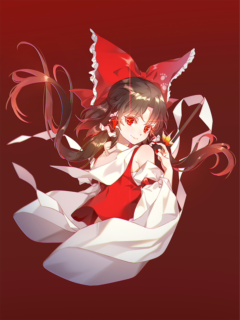 1girl bow brown_hair commentary cropped_torso detached_sleeves fingernails glowing glowing_eyes gohei hair_bow hair_tubes hakurei_reimu long_fingernails long_hair looking_at_viewer nontraditional_miko paw_print_pattern red_background red_bow red_eyes red_nails sharp_fingernails shide smile solo sparkle touhou vieny wide_sleeves wily_beast_and_weakest_creature