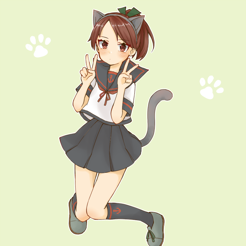 1girl animal_ears black_legwear black_sailor_collar black_skirt brown_eyes brown_hair cat_ears cat_tail cocoperino commentary_request double_v green_background kantai_collection kneehighs paw_print pleated_skirt ponytail remodel_(kantai_collection) sailor_collar school_uniform serafuku shikinami_(kantai_collection) short_hair simple_background skirt solo tail v