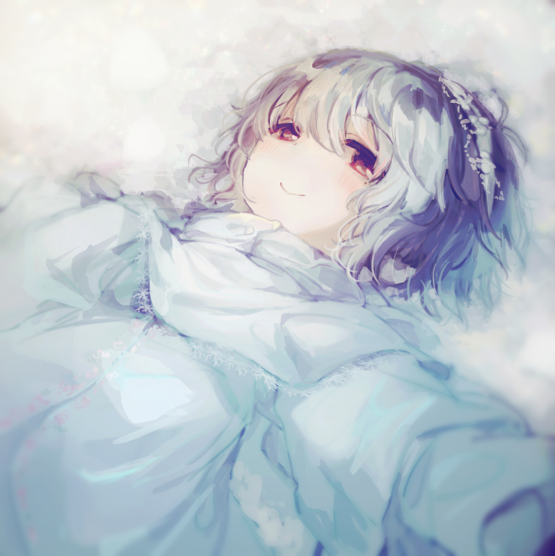 1girl bangs brown_eyes cape closed_mouth coat hairband idolmaster idolmaster_cinderella_girls long_sleeves looking_up lying narumiya_yume on_back outdoors outstretched_arms short_hair silver_hair smile snow snowflakes social_kasu_(mob_oji_katu) solo swept_bangs upper_body wavy_hair white_cape white_coat winter_clothes