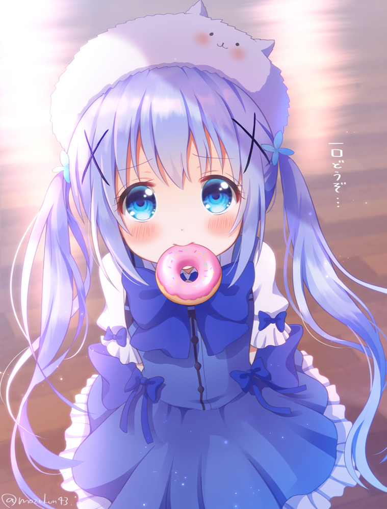 1girl alternate_hairstyle artist_name blue_bow blue_eyes blue_hair blush bow closed_mouth doughnut eyebrows_visible_through_hair food food_in_mouth gochuumon_wa_usagi_desu_ka? hair_ornament kafuu_chino long_hair looking_at_viewer mouth_hold mozukun43 short_sleeves solo tippy_(gochiusa) translated twintails twitter_username x_hair_ornament