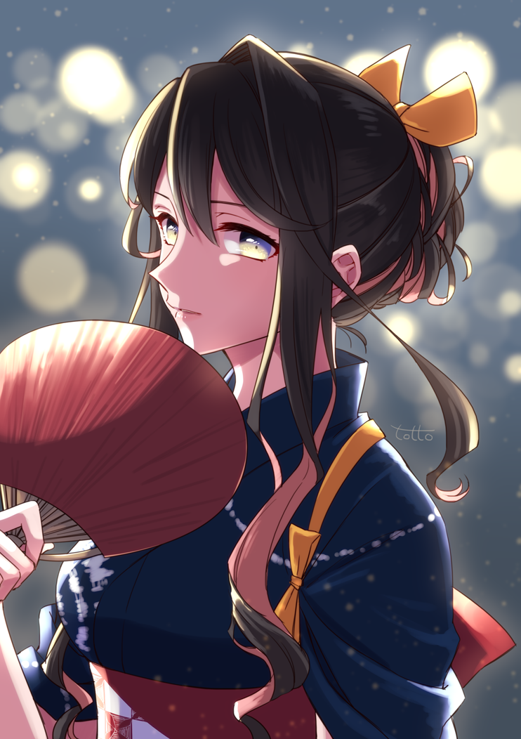 1girl artist_name bangs black_hair blue_kimono blush breasts commentary_request eyebrows_visible_through_hair fan hair_ribbon japanese_clothes kantai_collection kimono large_breasts long_hair looking_at_viewer multicolored_hair naganami_(kantai_collection) obi outdoors paper_fan parted_lips pink_hair ribbon sash sidelocks simple_background solo tied_hair totto_(naka) two-tone_hair upper_body yellow_eyes yellow_ribbon yukata