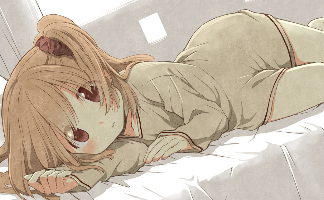 1girl aoki_ume bangs bed_sheet binetsu_kuukan black_scrunchie brown_hair collarbone commentary_request dutch_angle eyebrows_visible_through_hair long_hair long_sleeves looking_at_viewer lying nakanose_amane on_bed on_side one_side_up scrunchie sleeves_past_wrists solo