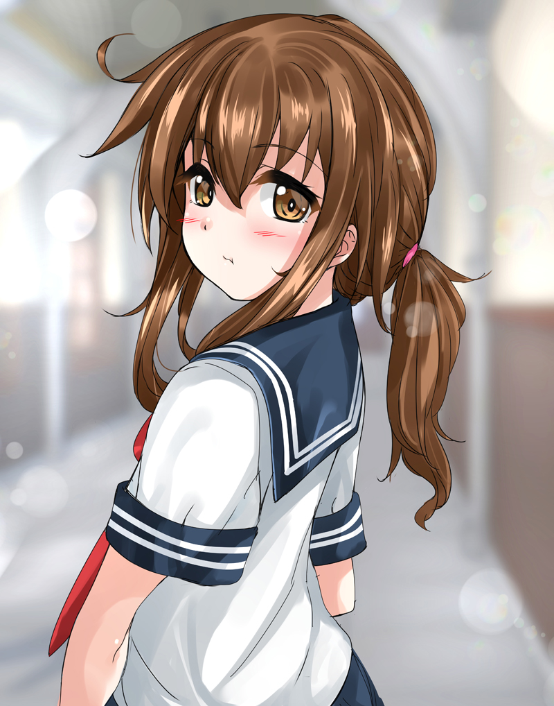 1girl alternate_hairstyle alternate_sleeve_length blue_sailor_collar blurry brown_eyes brown_hair commentary_request depth_of_field from_behind inazuma_(kantai_collection) kantai_collection long_hair looking_at_viewer looking_back low_ponytail nukoyarou ponytail pout sailor_collar school_uniform serafuku shirt short_sleeves solo white_shirt