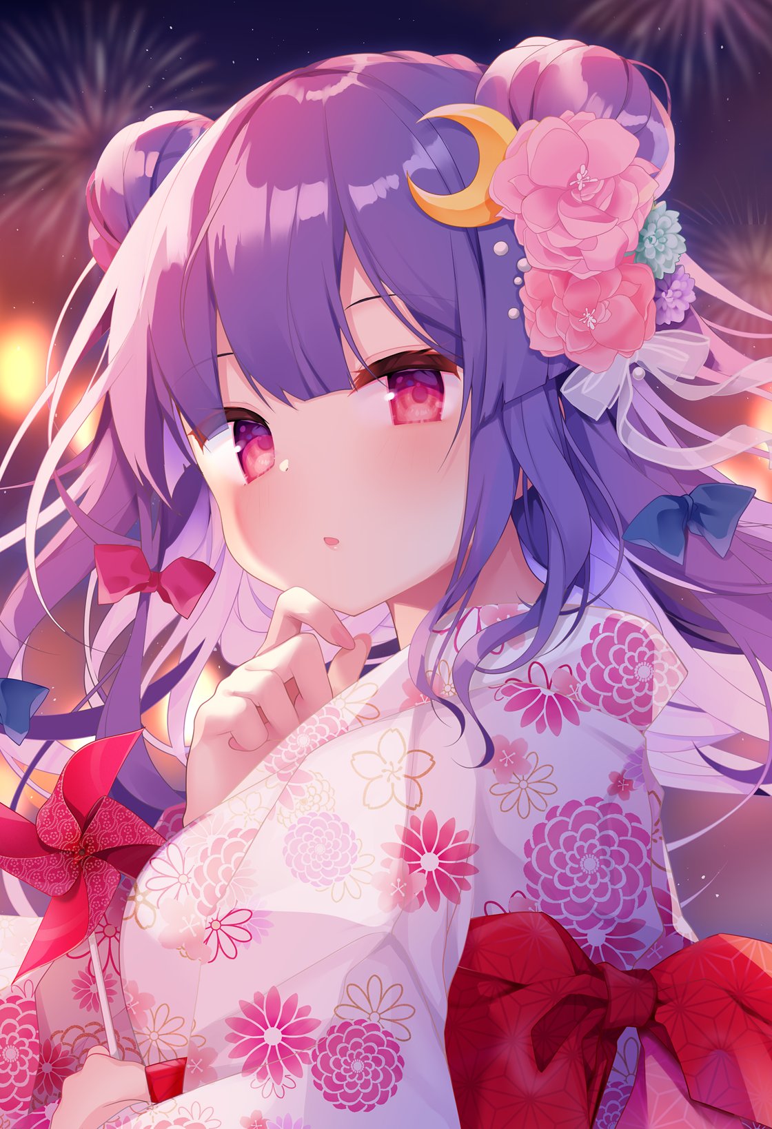 1girl alternate_costume blue_bow bow commentary_request crescent crescent_moon_pin double_bun fireworks floral_print flower hair_bow hair_flower hair_ornament highres holding japanese_clothes kimono long_hair looking_at_viewer night night_sky obi parted_lips patchouli_knowledge pink_flower pink_kimono purple_hair red_bow red_eyes sash shiika_yuno sky solo touhou upper_body