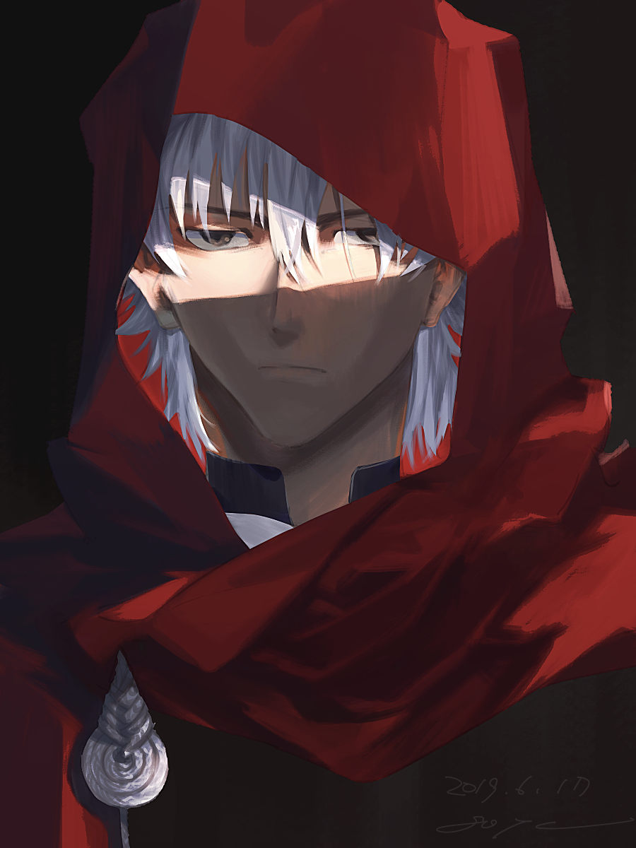 1boy black_background brown_eyes cape collar dark_skin dark_skinned_male emiya_kiritsugu emiya_kiritsugu_(assassin) fate/grand_order fate_(series) goya_(xalbino) highres hood light looking_at_viewer male_focus red_hood shade shadow signature simple_background solo upper_body white_hair