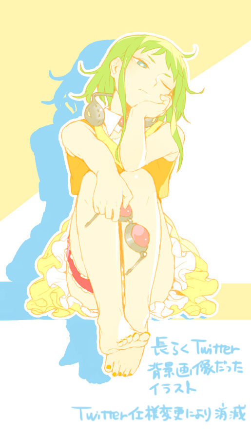 1girl akka barefoot commentary crop_top frilled_skirt frills full_body green_eyes green_hair gumi hand_on_own_cheek headphones headphones_around_neck holding_goggles knees_up one_eye_closed orange_shirt red_goggles shadow shirt short_hair sidelocks sitting skirt solo translation_request vocaloid yellow_skirt