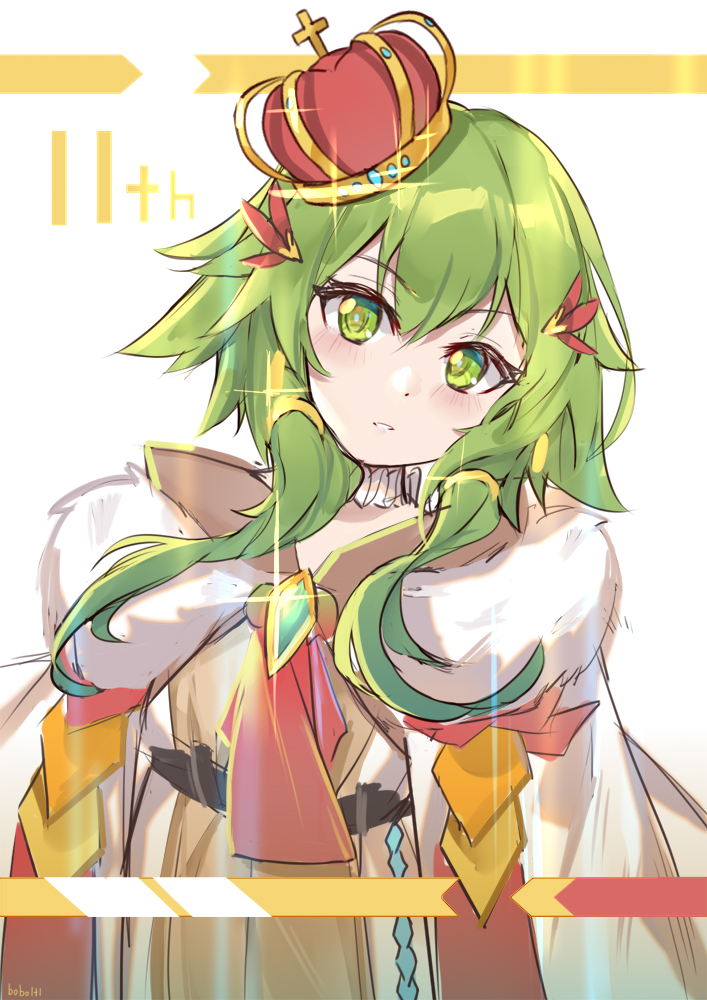 1girl bangs blush bobo_(6630978) brooch brown_dress cloak commentary_request crown dress eyebrows_visible_through_hair fur-trimmed_cloak fur_trim glint green_eyes green_hair gumi hair_between_eyes hair_ornament head_tilt jewelry long_hair looking_at_viewer low_twintails parted_lips solo tilted_headwear twintails upper_body vocaloid white_background white_cloak
