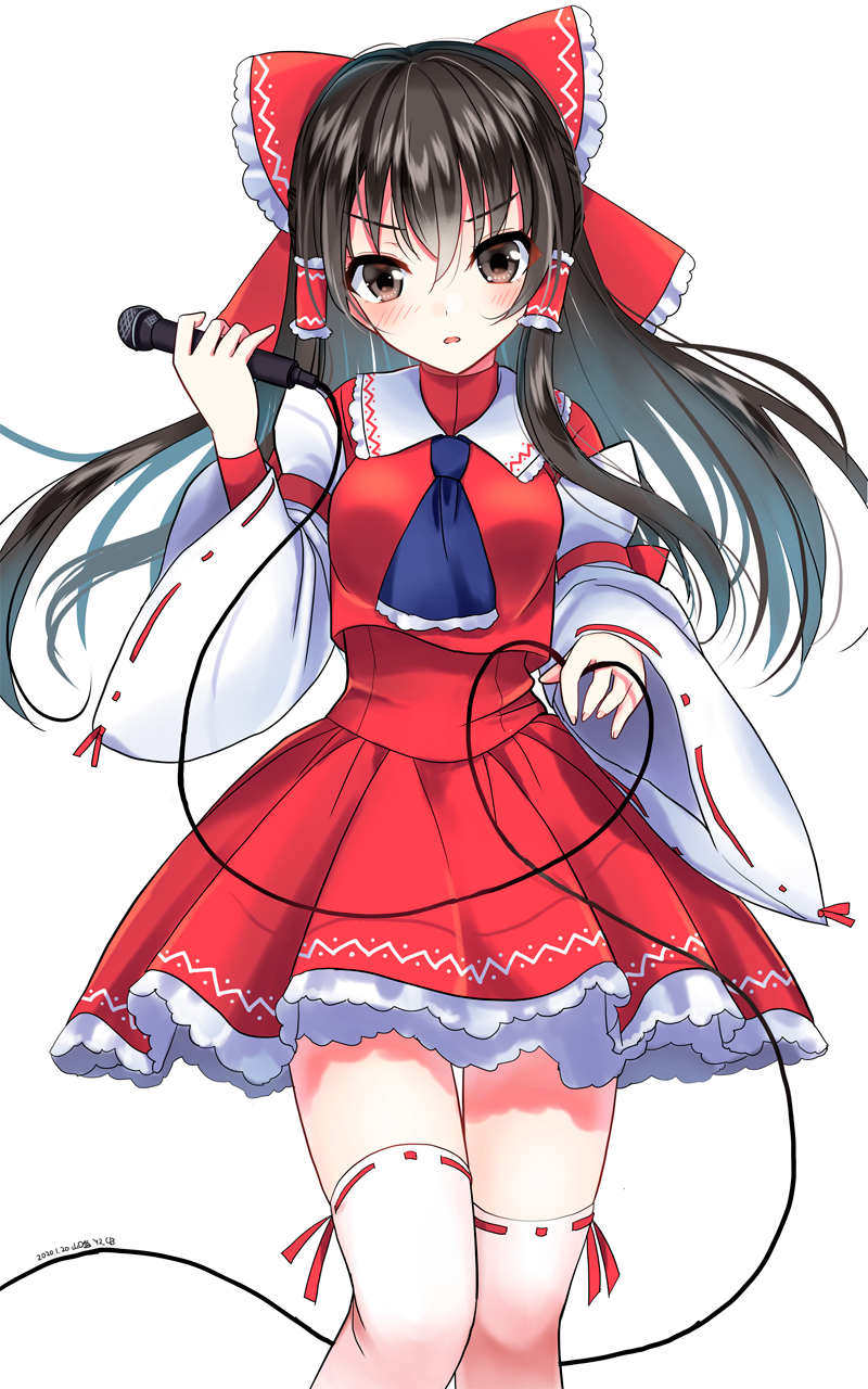 1girl ascot bangs black_eyes black_hair blush bow dated detached_sleeves eyebrows_visible_through_hair hair_between_eyes hair_bow hair_tubes hakurei_reimu heart heart_of_string highres holding holding_microphone long_hair long_sleeves looking_at_viewer microphone red_bow red_ribbon red_skirt ribbon ribbon-trimmed_legwear ribbon-trimmed_sleeves ribbon_trim sidelocks simple_background skirt solo thigh-highs thigh_gap touhou white_background white_legwear wide_sleeves yamaguchi_yuu
