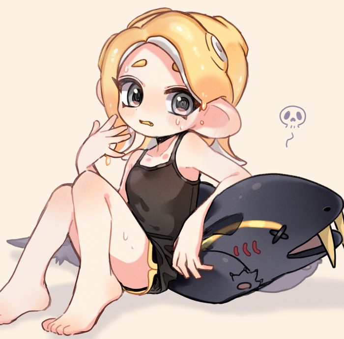 1girl barefoot beige_background black_shirt black_shorts blonde_hair camisole commentary dolphin_shorts fang fanning_face grey_eyes leaning_back looking_at_viewer maco_spl makeup mascara medium_hair octoling parted_lips pointy_ears salmonid shadow shirt short_shorts shorts simple_background sitting skull solo splatoon_(series) suction_cups sweat tentacle_hair yellow_tongue