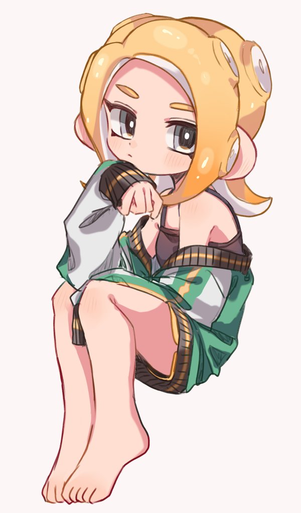 1girl barefoot black_shirt black_shorts blonde_hair camisole chin_rest closed_mouth dolphin_shorts elbow_on_knee green_jacket grey_background grey_eyes invisible_chair jacket letterman_jacket light_frown long_sleeves looking_at_viewer maco_spl medium_hair octoling off_shoulder partially_unzipped pointy_ears shirt shorts simple_background sitting solo splatoon_(series) suction_cups tentacle_hair