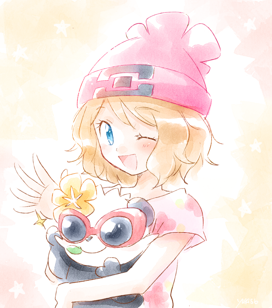 1girl ;d bangs blonde_hair eyebrows_visible_through_hair flower gen_6_pokemon hair_between_eyes highres holding holding_pokemon one_eye_closed open_mouth pancham pink_headwear pokemon pokemon_(anime) pokemon_(creature) pokemon_xy_(anime) print_shirt serena_(pokemon) shiny shiny_hair shirt short_hair short_sleeves smile solo upper_body white_background white_shirt yellow_flower yuki56