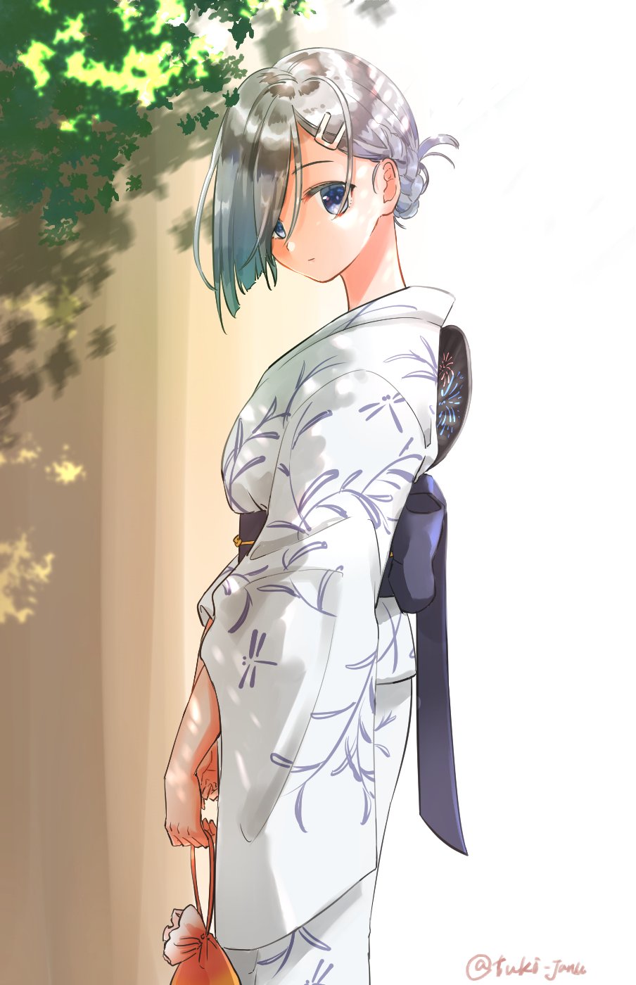 1girl alternate_costume alternate_hairstyle bag blue_eyes cowboy_shot hair_bun hair_ornament hair_over_one_eye hairclip hamakaze_(kantai_collection) highres japanese_clothes kantai_collection kimono leaf_print satchel short_hair silver_hair solo standing tsukimura_(d24f4z8j3t) white_kimono yukata