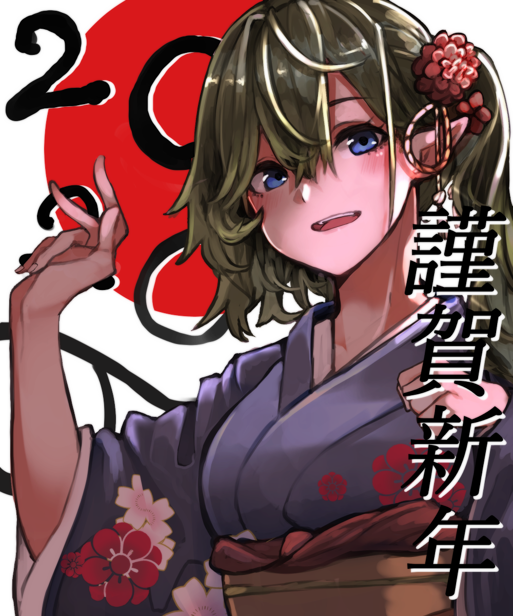 1girl 2020 :d alternate_costume arm_up blue_eyes blush breasts commentary_request daiyousei fairy_wings floral_print flower green_hair hair_between_eyes hair_flower hair_ornament highres japanese_clothes japanese_flag kimono looking_at_viewer lunateelf medium_breasts obi open_mouth pointy_ears sash short_hair side_ponytail simple_background smile solo touhou translation_request upper_body v wings