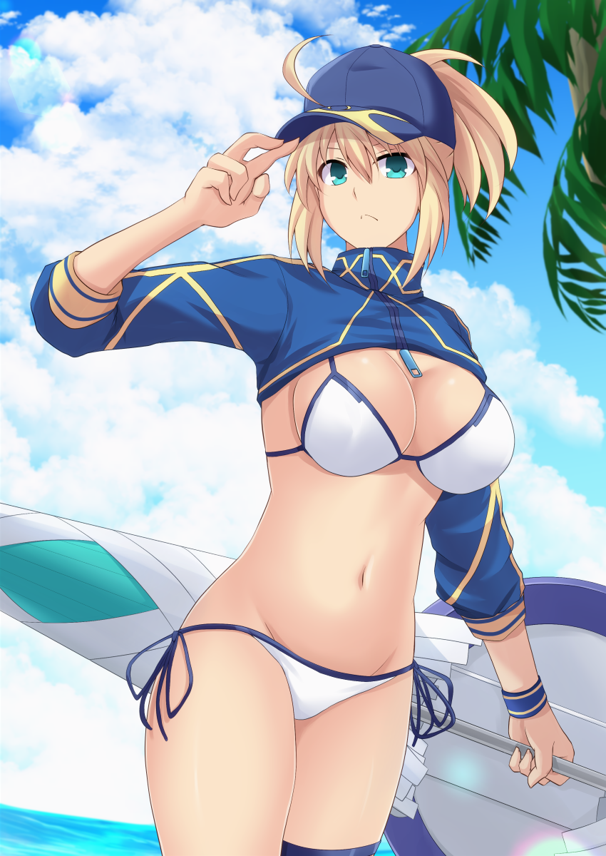 1girl ahoge artoria_pendragon_(all) baseball_cap bikini blonde_hair blue_headwear blue_jacket blue_sky breasts clouds cowboy_shot cropped_jacket cross_(crossryou) day fate/grand_order fate_(series) green_eyes hair_between_eyes hair_through_headwear hat highres horizon jacket large_breasts looking_at_viewer mysterious_heroine_xx_(foreigner) ocean outdoors palm_tree ponytail shrug_(clothing) side-tie_bikini sky solo swimsuit thigh_strap tree twinmyniad white_bikini wristband zipper_pull_tab