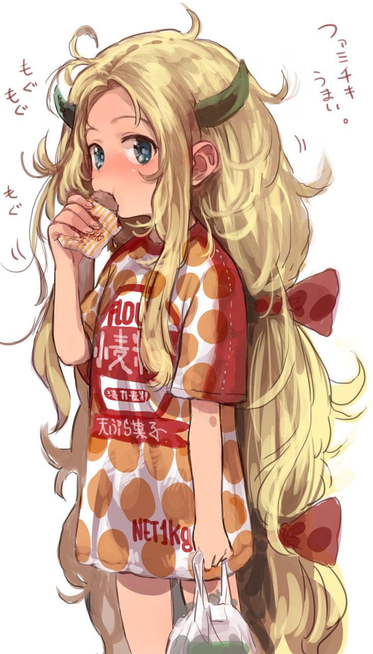 1girl bag blonde_hair blue_eyes blush bosako_(haguhagu) bow eating from_side grocery_bag haguhagu_(rinjuu_circus) hair_bow hand_up highres holding horns long_hair looking_at_viewer looking_to_the_side messy_hair original oversized_clothes oversized_shirt red_bow shirt shopping_bag short_sleeves solo standing very_long_hair white_background