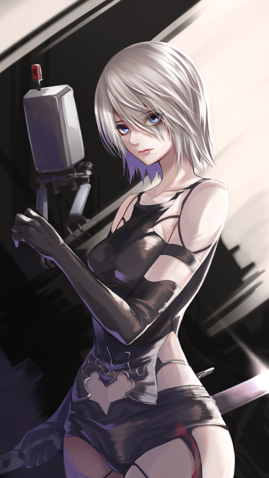 1girl bare_shoulders black_shorts black_tank_top blue_eyes breasts cowboy_shot expressionless hair_over_one_eye hand_up highres holding holding_sword holding_weapon looking_at_viewer medium_breasts medium_hair mole mole_under_mouth nier_(series) nier_automata pod_(nier_automata) re_(re_09) short_shorts shorts silver_hair solo sword tank_top torn_tank_top weapon yorha_type_a_no._2