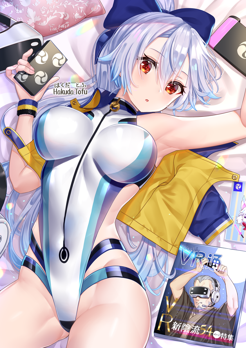 1girl bangs blue_bow blue_swimsuit bow breasts competition_swimsuit fate/grand_order fate_(series) hair_between_eyes hair_bow hakuda_tofu highleg highleg_swimsuit highres large_breasts long_hair looking_at_viewer one-piece_swimsuit ponytail red_eyes silver_hair swimsuit thighs tomoe_gozen_(fate/grand_order) tomoe_gozen_(swimsuit_saber)_(fate) two-tone_swimsuit white_swimsuit