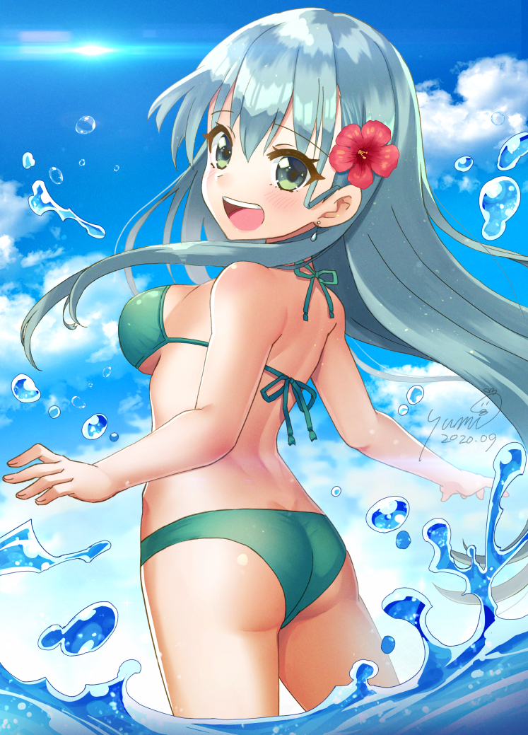 1girl aqua_hair ass bikini blue_sky clouds cowboy_shot day flower from_behind green_bikini green_eyes hair_flower hair_ornament hibiscus kantai_collection long_hair looking_at_viewer looking_back open_mouth outdoors sky smile solo standing suzuya_(kantai_collection) swimsuit upper_teeth wading water yumi_yumi
