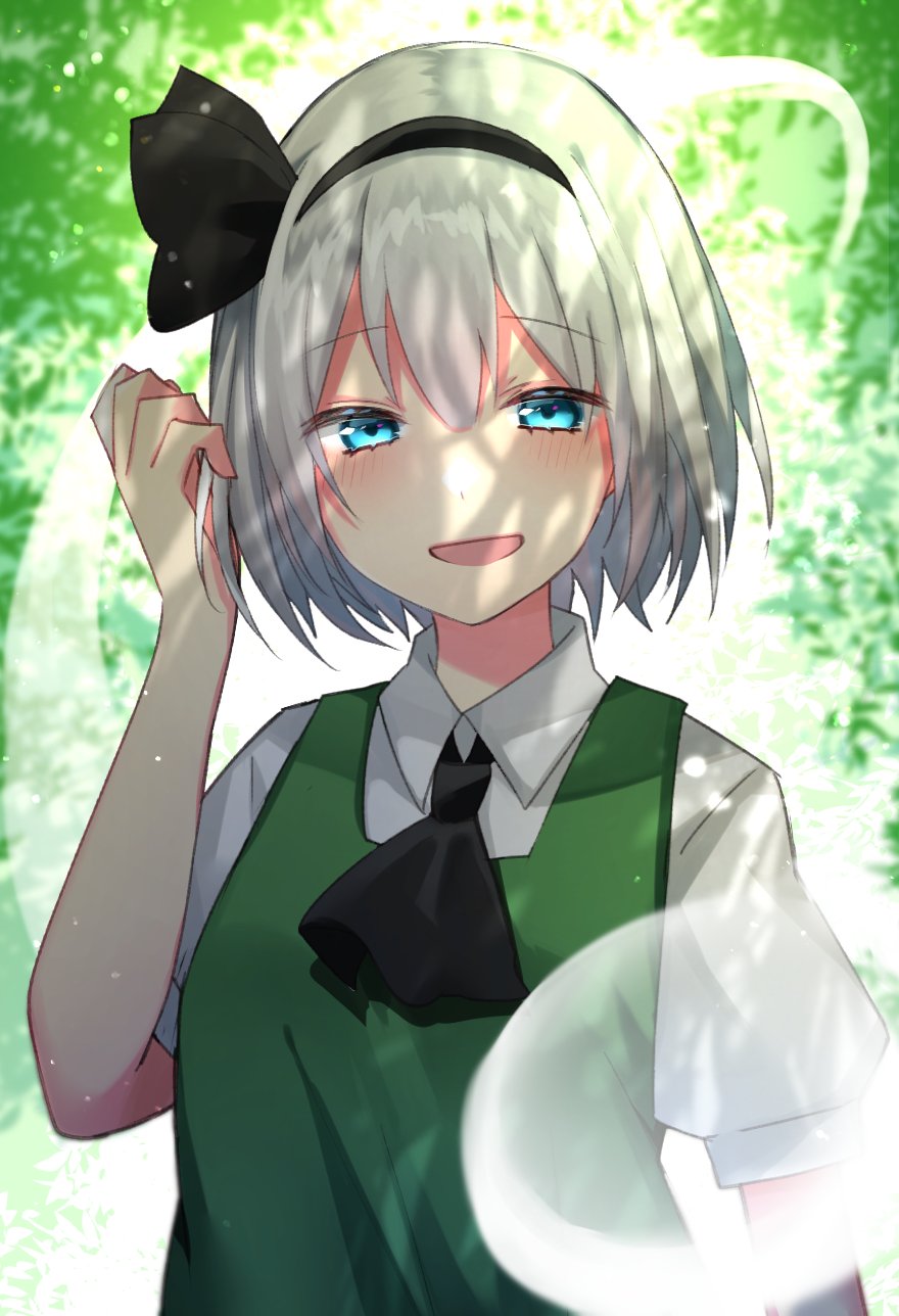 1girl black_bow black_ribbon blue_eyes bow eyebrows_visible_through_hair green_vest hair_ribbon hairband highres katsuobushi_(eba_games) konpaku_youmu ribbon shirt short_hair silver_hair smile touhou vest white_shirt