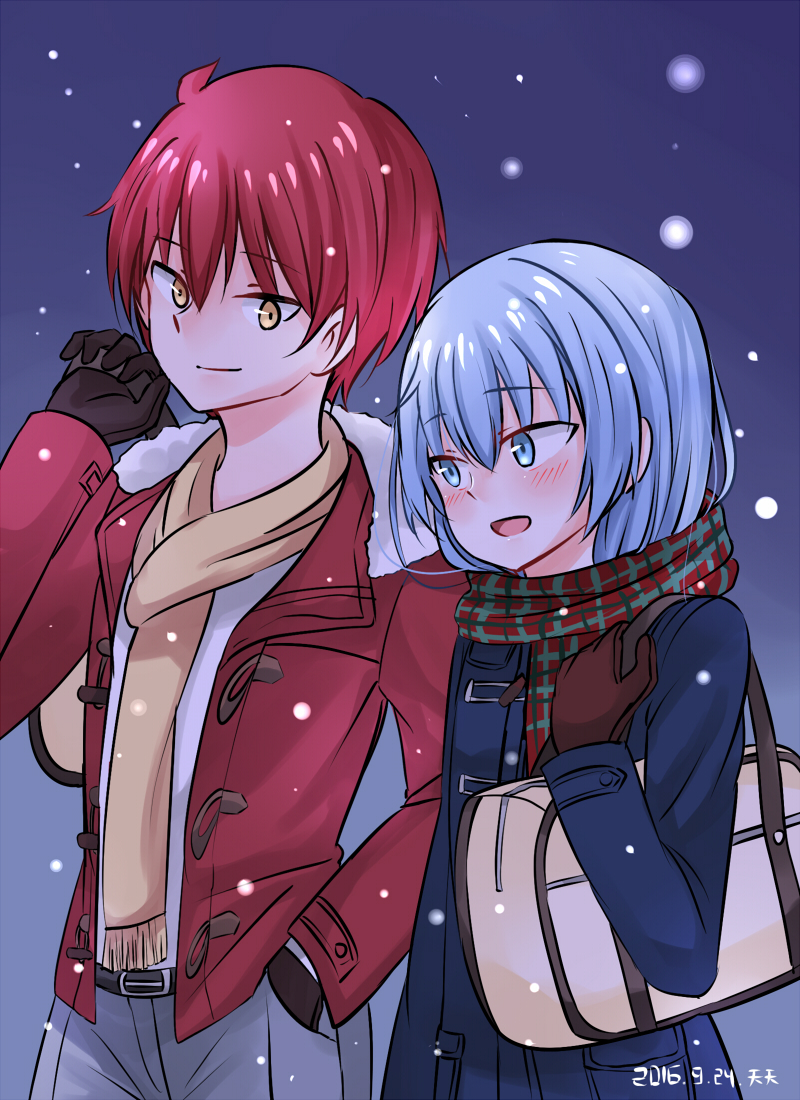 2boys akabane_karma ansatsu_kyoushitsu bag bangs belt blue_eyes blue_hair blush dated fur_trim gloves hand_in_pocket jacket long_hair looking_at_another multiple_boys open_mouth otoko_no_ko redhead scarf shiota_nagisa shirt short_hair simple_background smile snow snowing tenten_(kitty) yellow_eyes