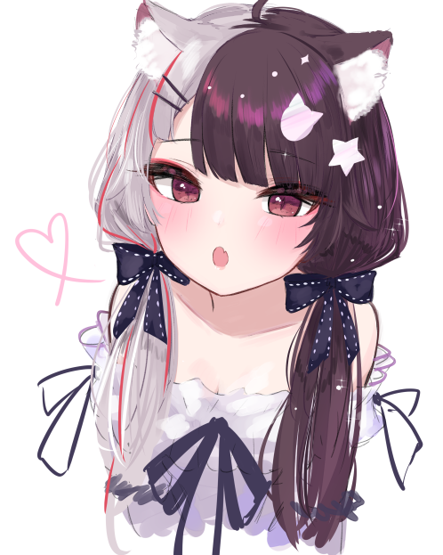 1girl :o ahoge animal_ear_fluff animal_ears bangs bare_shoulders black_bow black_hair black_ribbon blush bow brown_eyes cat_ears cat_hair_ornament collarbone cropped_torso eyebrows_visible_through_hair fang grey_hair hair_bow hair_ornament hair_over_shoulder hairclip heart keichan_(user_afpk7473) kemonomimi_mode long_hair looking_at_viewer multicolored_hair nijisanji off-shoulder_shirt off_shoulder open_mouth redhead ribbon shirt simple_background solo star_(symbol) star_hair_ornament streaked_hair twintails two-tone_hair upper_body virtual_youtuber white_background white_shirt yorumi_rena