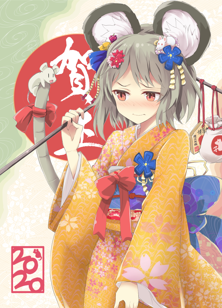 1girl 2020 alternate_costume animal_ears bag bangs blue_bow blue_flower blush bow chinese_zodiac closed_mouth dowsing_rod eyebrows_visible_through_hair floral_print flower grey_hair hair_ornament highres japanese_clothes kimono long_sleeves looking_to_the_side mouse mouse_ears mouse_tail nazrin red_bow red_eyes short_hair suichuu_hanabi tail touhou upper_body wide_sleeves year_of_the_rat yellow_kimono