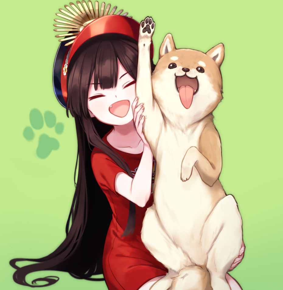 1girl bangs black_hair black_headwear blush breasts buster_shirt closed_eyes collarbone dog family_crest fang fate/grand_order fate_(series) green_background hat kodamari koha-ace long_hair oda_nobunaga_(fate) oda_nobunaga_(fate)_(all) oda_uri open_mouth paw_print peaked_cap red_shirt shiba_inu shirt small_breasts smile t-shirt