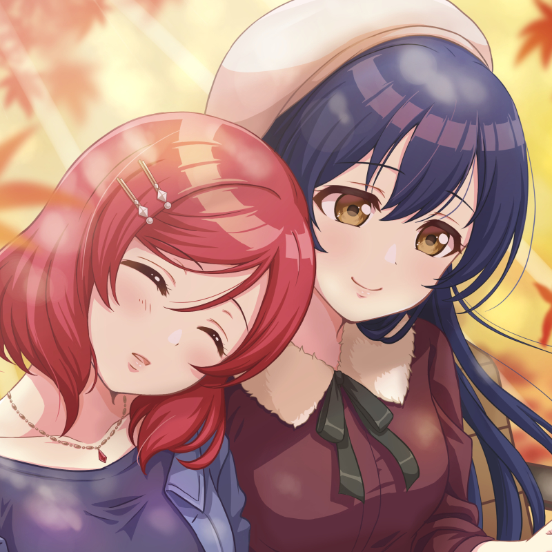 2girls beret brown_eyes closed_eyes dark_blue_hair hair_ornament hairpin hat jewelry long_hair love_live! love_live!_school_idol_project medium_hair multiple_girls necklace necocafe_lili nishikino_maki parted_lips redhead sleeping smile sonoda_umi white_headwear