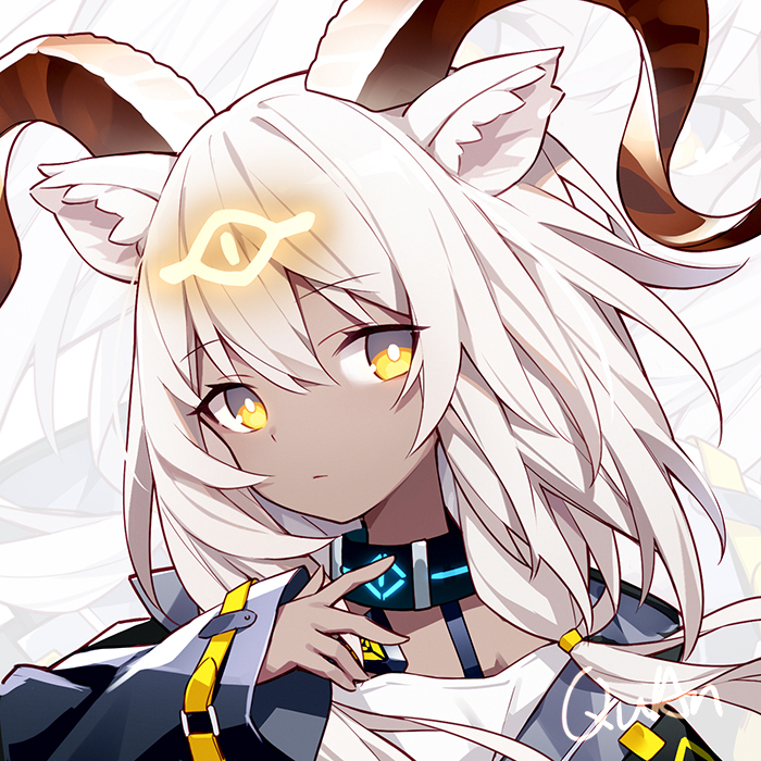 1girl animal_ears arknights bangs beeswax_(arknights) black_collar chinese_commentary collar commentary_request dark_skin eyebrows_visible_through_hair hair_between_eyes head_tilt horns kurisu_tina long_hair long_sleeves looking_at_viewer silver_hair solo upper_body yellow_eyes zoom_layer