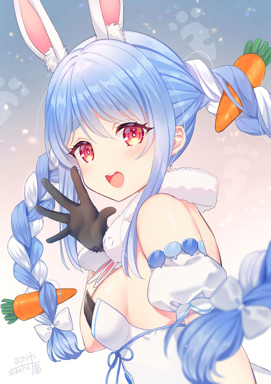 1girl :d animal_ear_fluff animal_ears bangs bare_shoulders black_gloves blue_hair blurry blush bokeh bow braid breasts bunny-shaped_pupils carrot_hair_ornament depth_of_field detached_sleeves don-chan_(usada_pekora) dress extra_ears eyebrows_visible_through_hair food_themed_hair_ornament from_side fur-trimmed_gloves fur_scarf fur_trim gloves gradient gradient_background hair_bow hair_ornament highres hololive long_hair looking_at_viewer multicolored_hair okanoyuno open_mouth puffy_short_sleeves puffy_sleeves rabbit_ears red_eyes scarf short_sleeves sideboob sidelocks signature small_breasts smile thick_eyebrows twin_braids twintails two-tone_hair upper_body upper_teeth usada_pekora virtual_youtuber waving white_bow white_dress